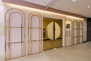 핑크 앤 골드 에스테틱 매장, 로맨틱 파사드 디자인